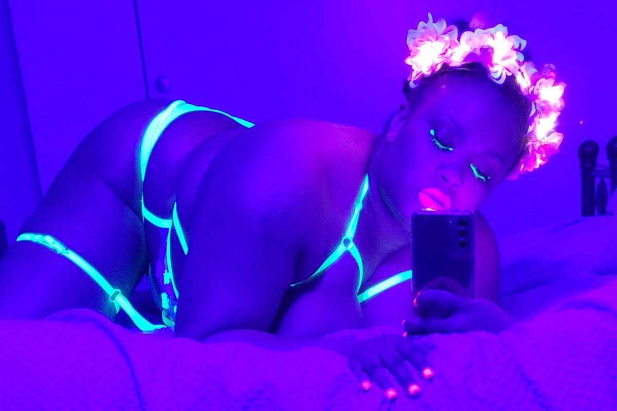 seven_gemma's tweet photo. Let's get this fking party started right now! 👉 https://t.co/dFnyJeLJMG #stripchat #stripchatlive https://t.co/iDVNwqqJRf