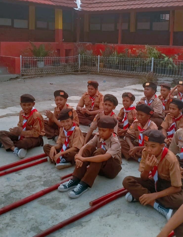 NKhayat03's tweet photo. @AgusYudhoyono Selamat hari anak Nasional 🇲🇨.
Salam dari anak anak Satria Pinayungan Karawang. https://t.co/o2obMP9CXd