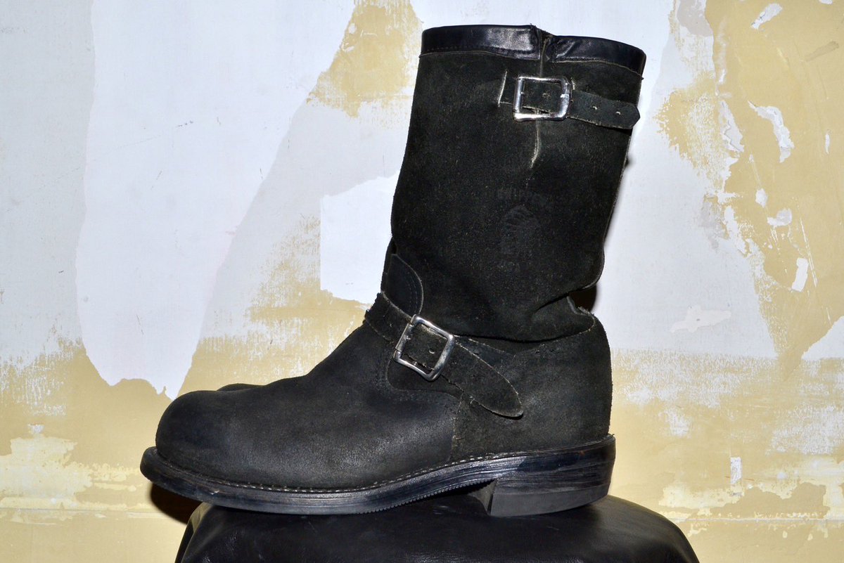 【New In】
　
Used / Suede Engineered boots

Color: Black

Size:27cm相当

16,500JPY(Tax in)

アイテムの詳細はDMにて
お問い合わせ下さいませ。

ーーーーー
#engineered #suedeboots 
#METAKyoto #Boots #MensBoots #メンズスタイリング #ブーツコーデ #ブーツスタイル #メンズファッション