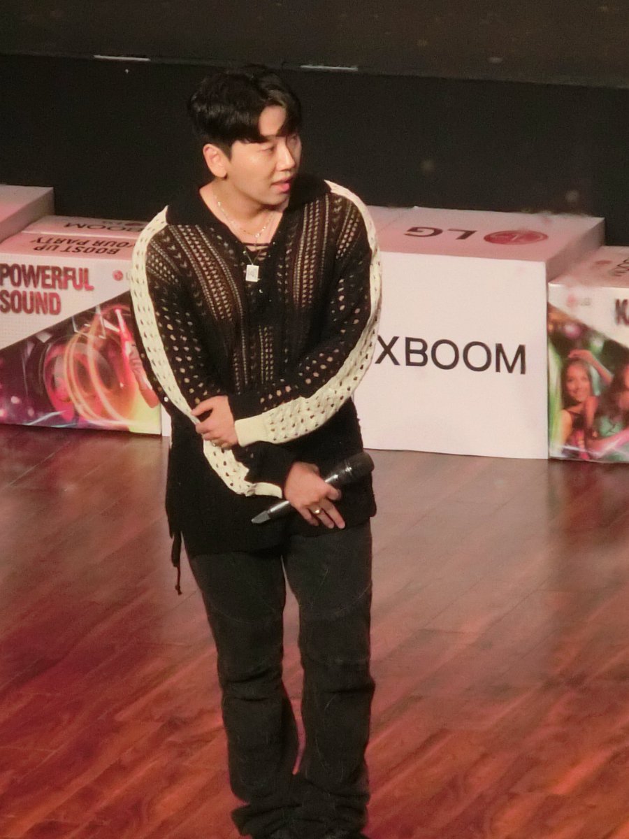 gotsevencoded's tweet image. only pics I could get of him :(( 

#엠비셔스 #Mbitious #노태현 #ROHTAEHYUN