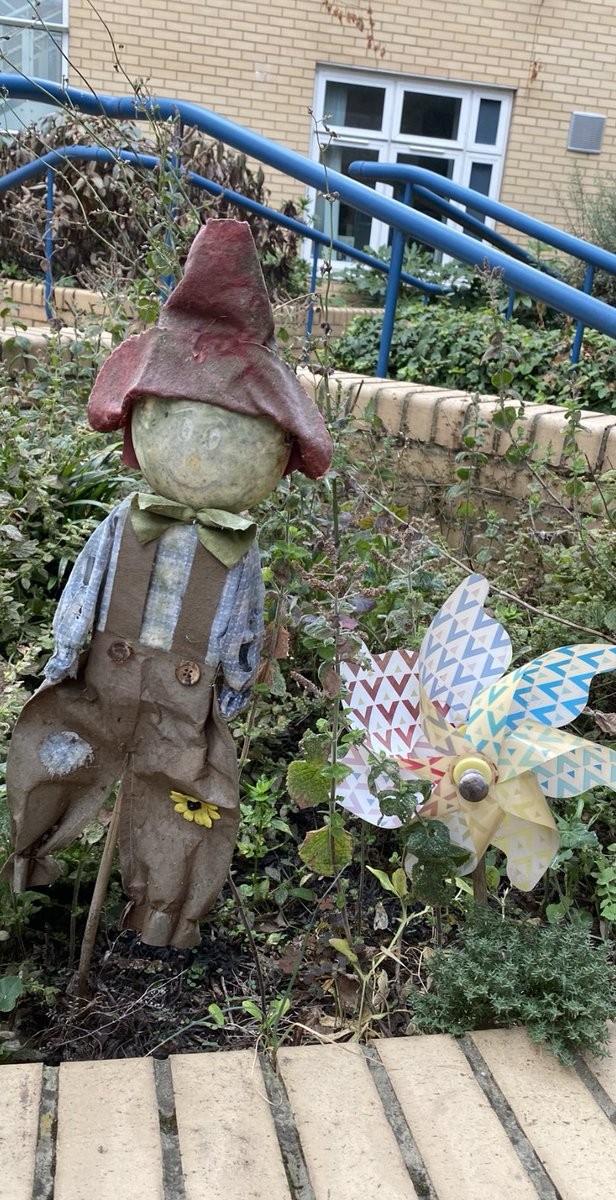 #children ‘s #art at #newham #NewhamHospital #NHSBartsHealth👇👇 #Art #CharacterDesign #concept #modeling #BoxLunchxEW #Tapirloonday #FlamingoFryingSausages  
Original: rui_providencia