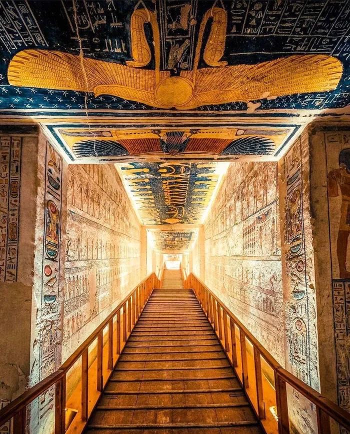 MissCelaneaOne's tweet photo. Tumba Ramsés VI, Valle de los Reyes, Egipto https://t.co/QgKyGRhOf5