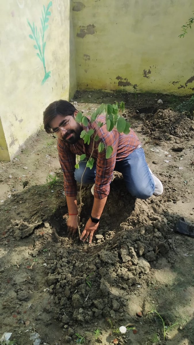 Vaibhav85320047's tweet image. #RecordPlantationWithYogiJi 
#savetree 
#savegreen