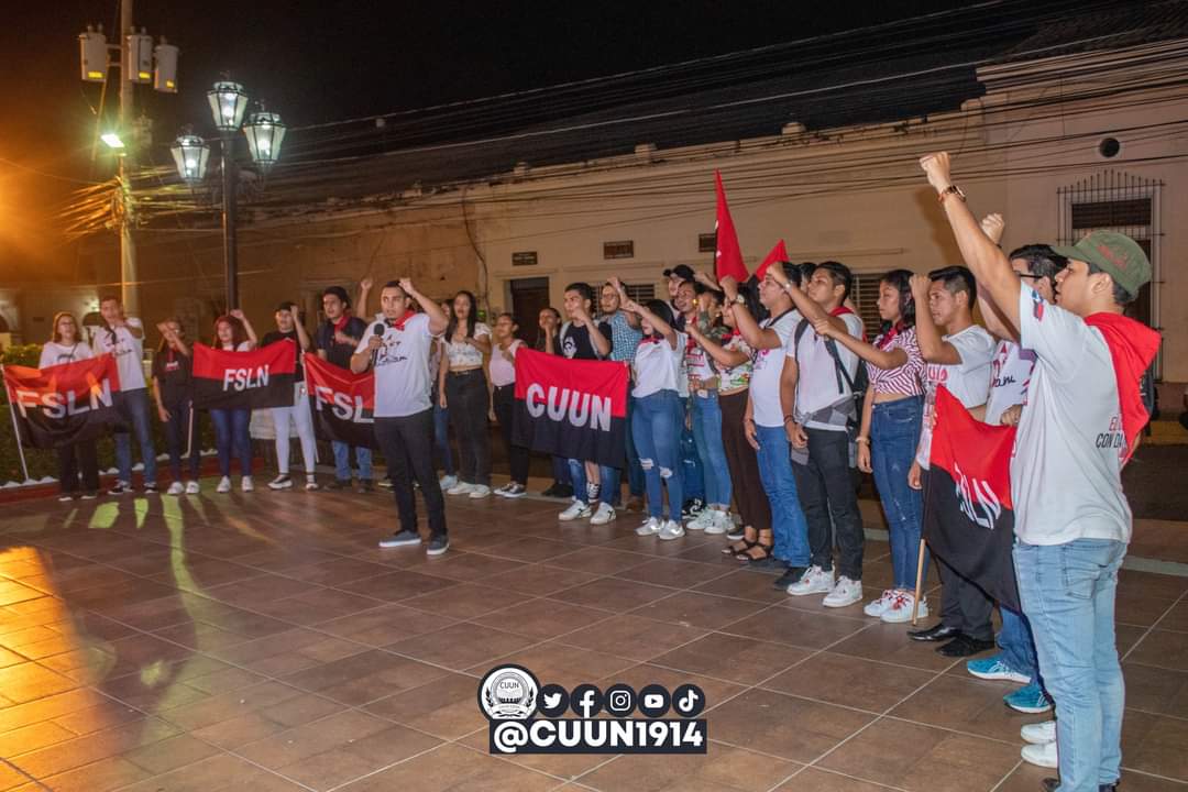 Lectura de proclamas a nuestros Héroes y Mártires por parte de las asociaciones estudiantiles de cada facultad de nuestra UNAN-León.

#23J1959
#6423SiempreMasAlla
#CUUN1914