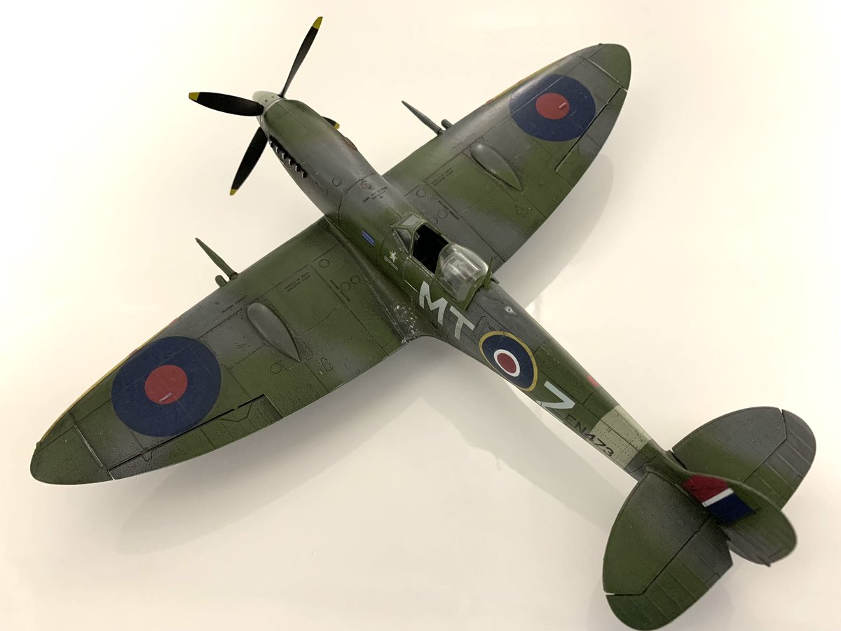 Rheumatoidman's tweet photo. Stills from the Vid
#Eduard 
#MKIX
#Spitfire
1/48 https://t.co/ySrpFmNslN