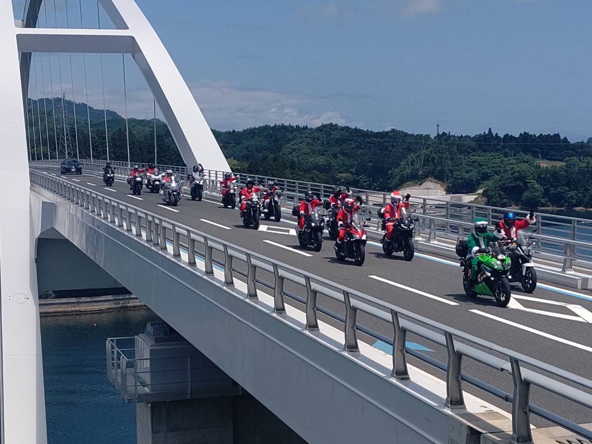 Show_ya8's tweet photo. #RIDE189 #サマーサンタ #児童虐待防止 #バイク乗りと繋がりたい #バイク乗りが出来る事 #CafeRST 昨日初めてサマーサンタの活動に参加してきました。宮城では3回目だそうで、千葉では10年以上取り組んでるそうです。
児童養護施設の子供達の笑顔が嬉しかった♡また来年も取り組みたい。 https://t.co/aEE4UMa6PD