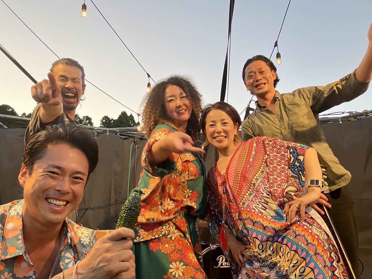 HaraChino_F's tweet photo. 昨夜の…#CLOVEFES
@REWILDMUSICFESCAMP 🏕️
真夏の下の涼しい風が最高〜
Dr.Funky たまちゃん👩🏽🦱✨グル〜ヴで汗をかいた後の空を見上げると…思わず声が出てしまう満天の星空⭐️が…またまた最高🥹
来月は8/5です🏕️
#CloveFes
#HarashinChinoandFriends
#我妻玉緒
#FESMUSIC
#HaraChino
#ハラチノ https://t.co/n4t7rupJEK