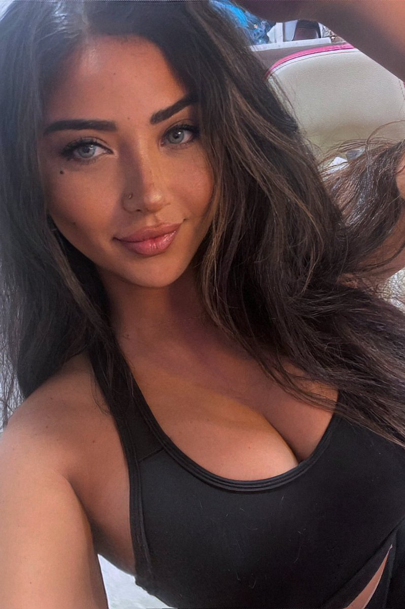 Selena🤍 tweet media