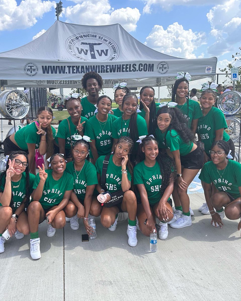 Thespringcheer's tweet photo. Today we had the pleasure of volunteering at @traeabn Family Fun Day Event. What he’s doing not only for the state of Texas, but all over the world is amazing!! We thank you for allowing us join with you in giving back to the community. We can’t wait until next year!! https://t.co/skZy4thheD