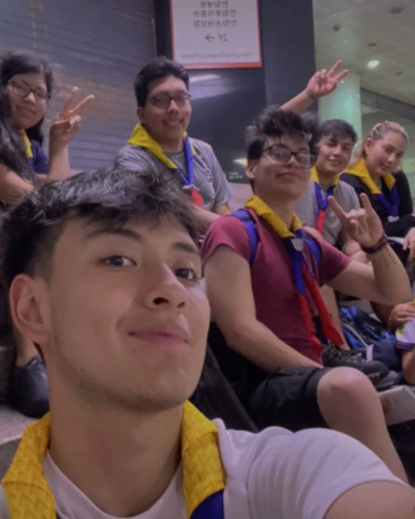 ScoutsOnlin's tweet photo. #jamboreekorea2023 
Iniciando la gran aventura rumbo al Jamboree Mundial de Korea presentamos a Miembros de EIS de la Delegación de Ecuador en su paso por los aeropuertos de Francia y Seul 
Fotos proporcionadas por nuestro Corresponsal Alex Cisneros de Ecuador 
#ScoutsOnline https://t.co/XeTi4ijzyt