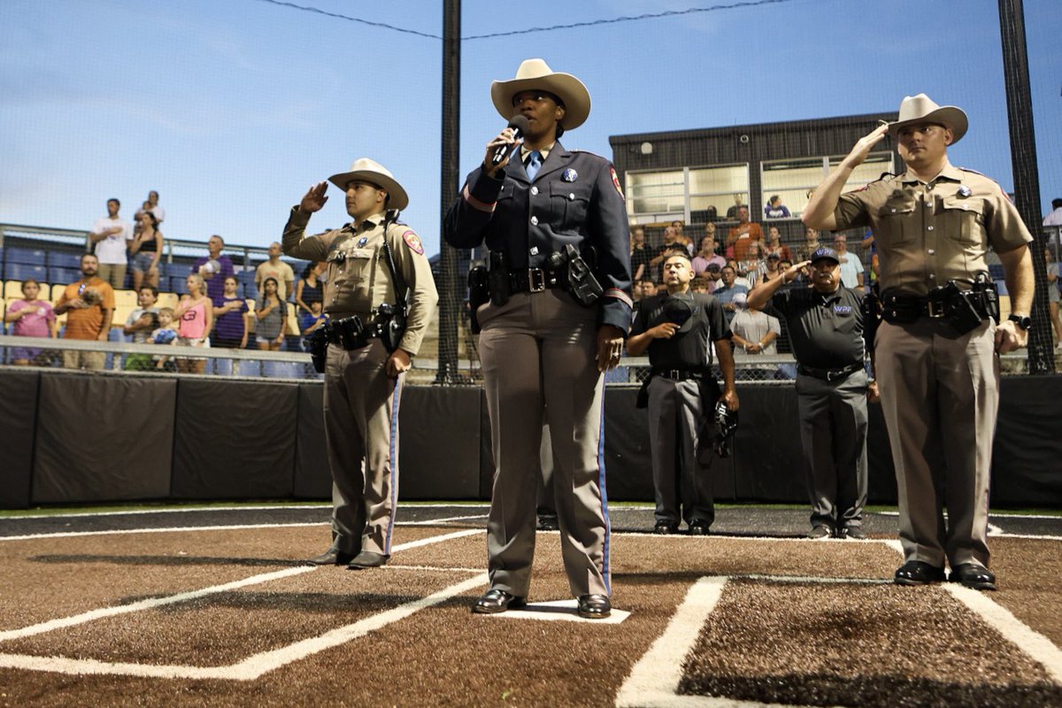 thetexassmoke's tweet photo. Thank you to Mayor Kirk Watson for coming out to support the very first WPF team in Austin! We also thank the men and women who defend our freedoms at home and abroad tonight for our Military and First Responders’ Night. 🔥💨
#wewantallthesmoke #defendthe512 #wpf #wprofastpitch https://t.co/3gtL5Ea1Hs
