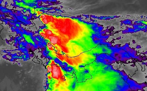 quinnannette's tweet photo. Se reporta fuerte aguacero con tormentas y ráfagas de viento en Changuinola y vecindades.

Para el oeste del país a ésta hora continúan las lluvias y lloviznas con menos intensidad. https://t.co/jIaZbLCbKX