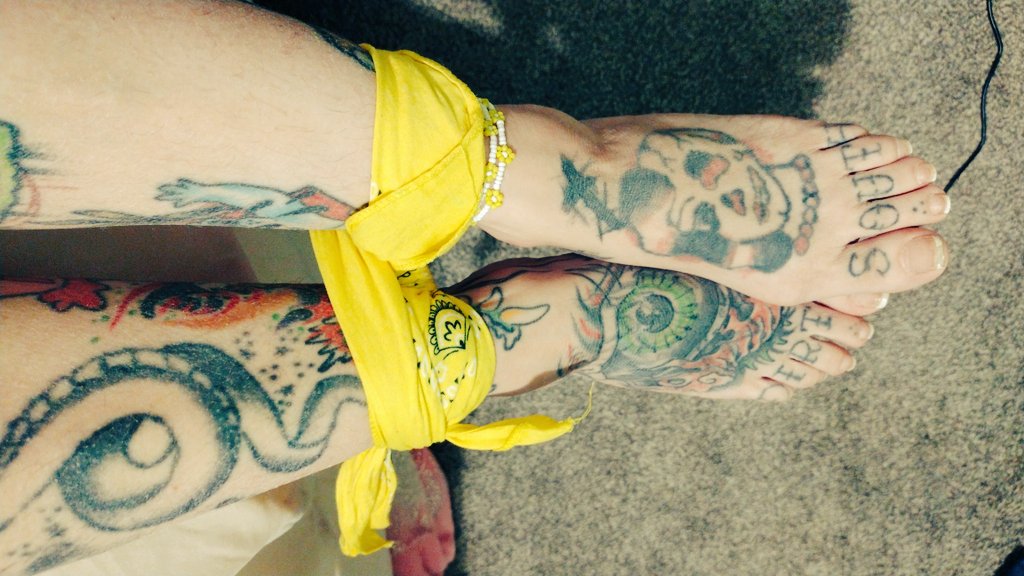 minibimbo1's tweet photo. For free?! 
I got pretty ass feet 

Feet pretty feet tattooedfeet contentseller paypig https://t.co/xsaxc2F4mL