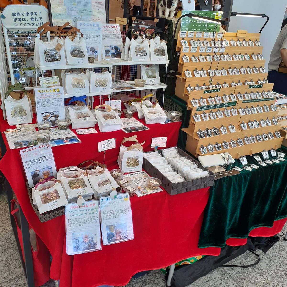 ShinAccessory's tweet image. #創作キャラバン 始まりました 🎊 
#札幌文化芸術交流センター #SCARTS
中央区北1条西1丁目
10時-19時

昨日は野外で暑さに負けそうだったけど、今日は室内で快適♪
最近、出したばかりの #グリーンゴールデンマイカ がメチャ綺麗✨

遊びに来てね🙋‍♂️