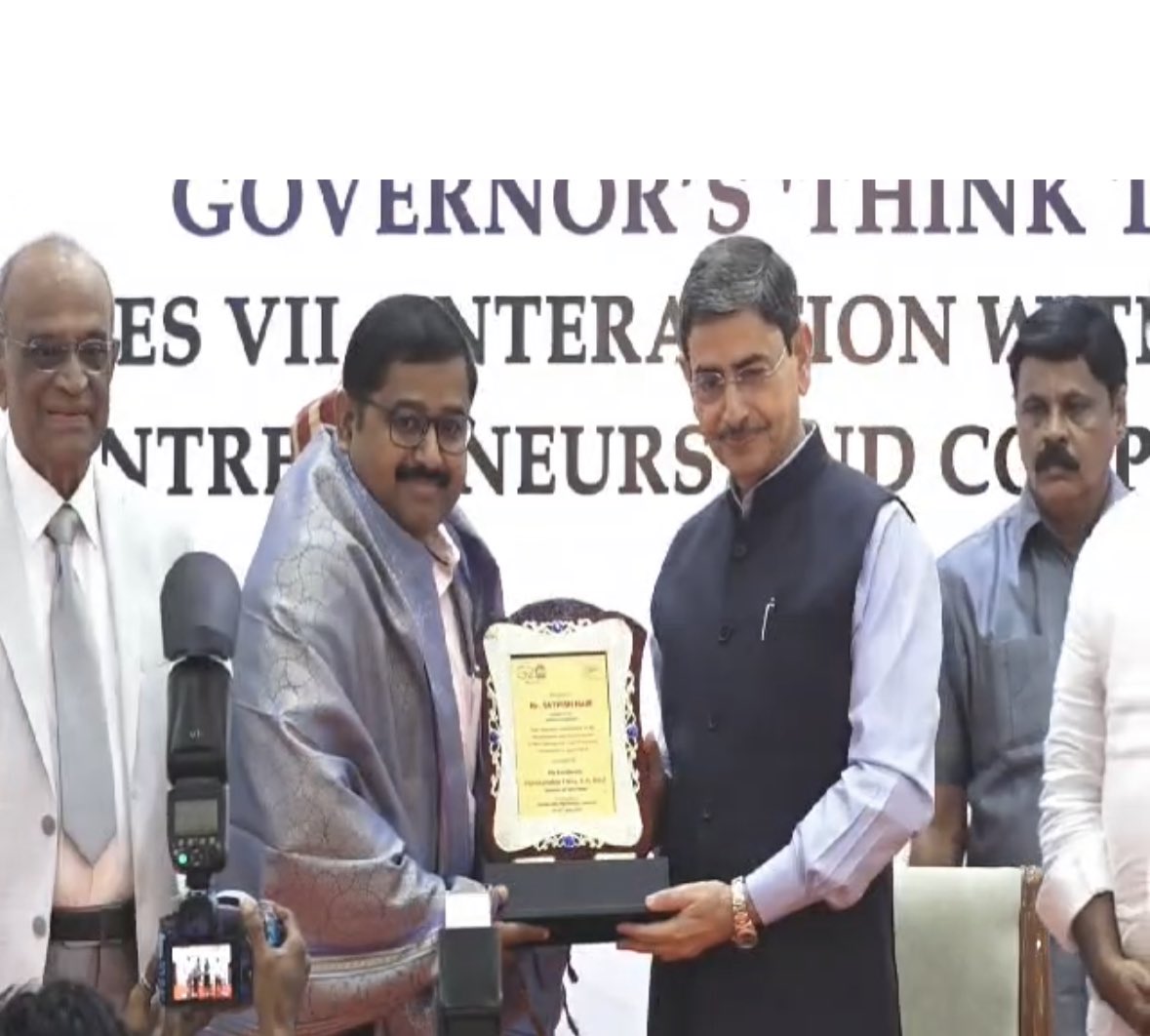 SathishNair20's tweet image. Happy to share that we have been duly recognised by His Excellency - Governor of Tamil Nadu, Shri R.N.Ravi for our contribution to the Food Processing &amp;amp; Catering Sector. 

@FollowCII @CbeCorp