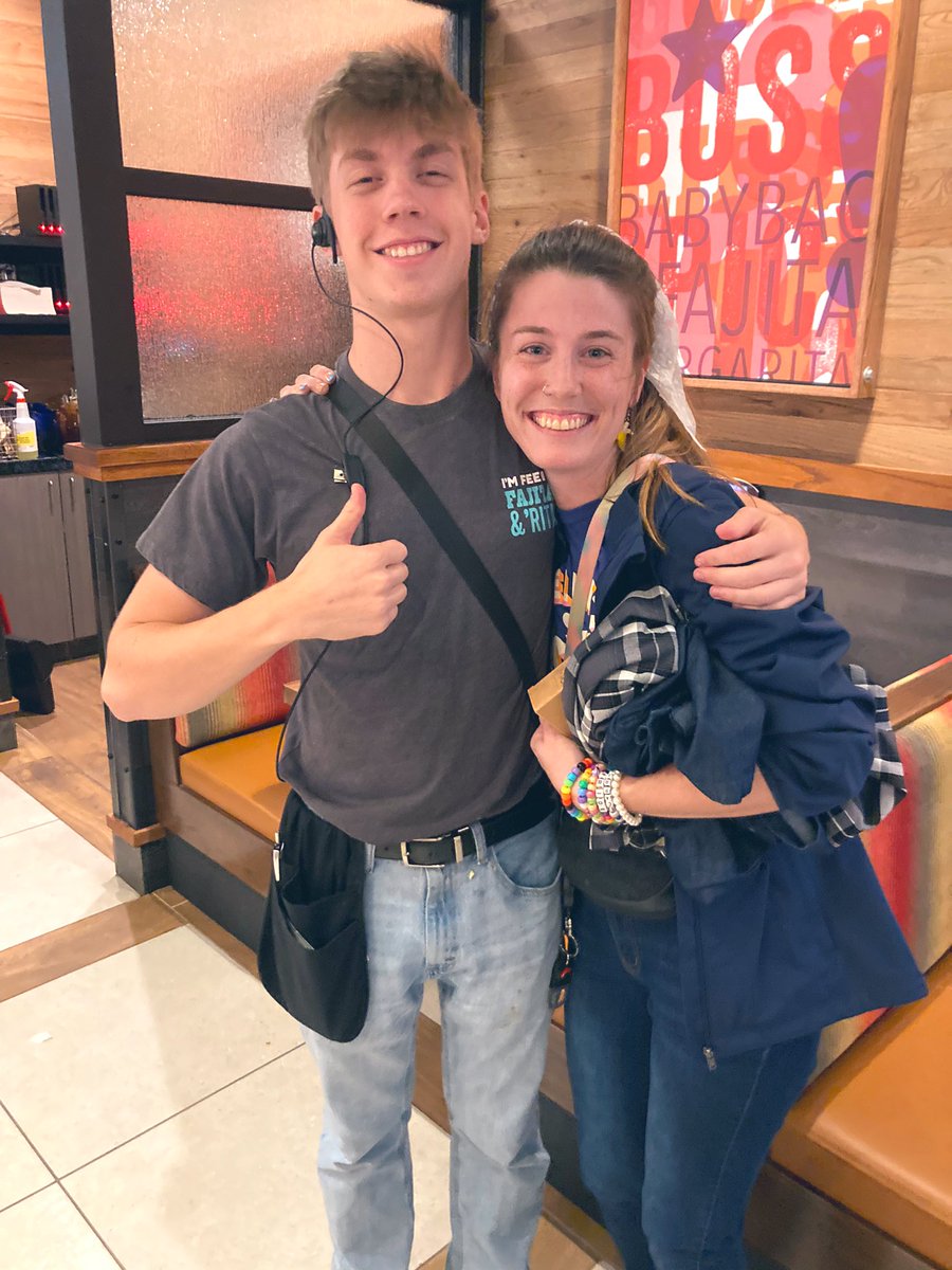 maass_taylor13's tweet photo. Last night of this record breaking #CrestviewNRO with some outstanding TM’s who have taught me as much as I’ve taught them! The culture here is thriving, Cheers to SMASHING this opening, and making me so proud! #TrainingMatters #ChilisLove🌶💛 #ChilisFam #AcesinPlaces✨ https://t.co/6WXlOcyGDo