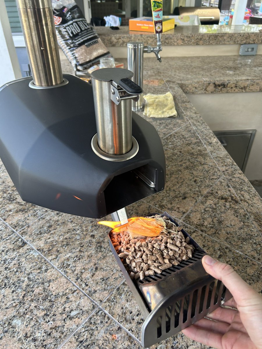 jamespowell363's tweet image. Mrs got me ( herself ) a pizza oven for my birthday  🤌🏻🍕🇮🇹 #PizzaLife #Ooni