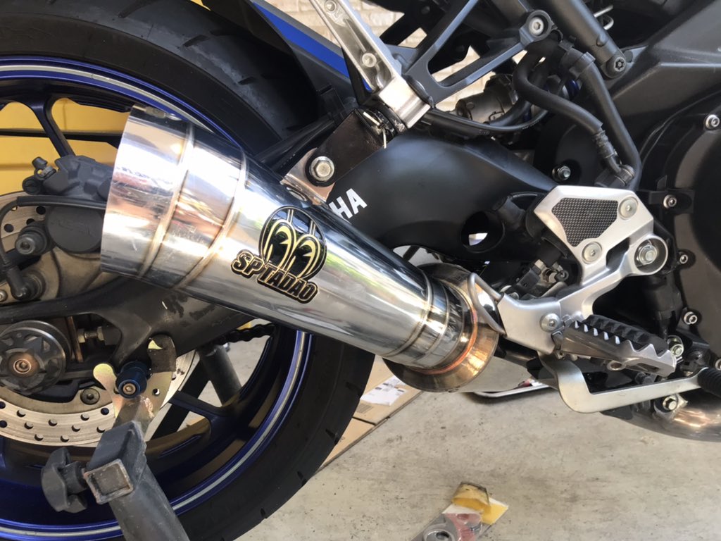 shutdown_g0_i6's tweet image. ちょっとだけ時間ができたので、やっと着けた。美しい。ステキ。
#SP忠男
#POWERBOX
#MT-09Tracer