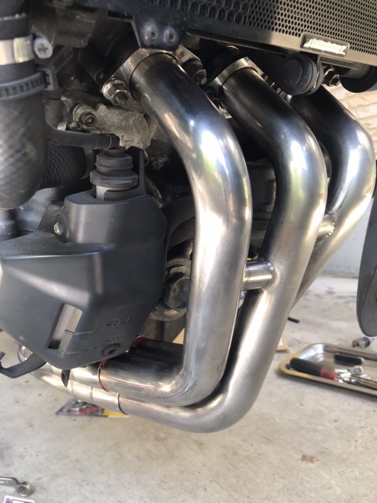 shutdown_g0_i6's tweet image. ちょっとだけ時間ができたので、やっと着けた。美しい。ステキ。
#SP忠男
#POWERBOX
#MT-09Tracer