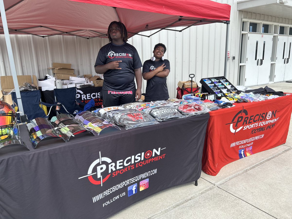 KyleMallory2027's tweet photo. Another successful event completed. We killed it too.. OH AND IT WAS HOT HOT!!! Outside of that, today was a good day. #precisionvisors #precisiongloves #precisionsportsequipment #precisionbackplates #precisionsleeves #precisionheadbands https://t.co/BqDKlfNHNd