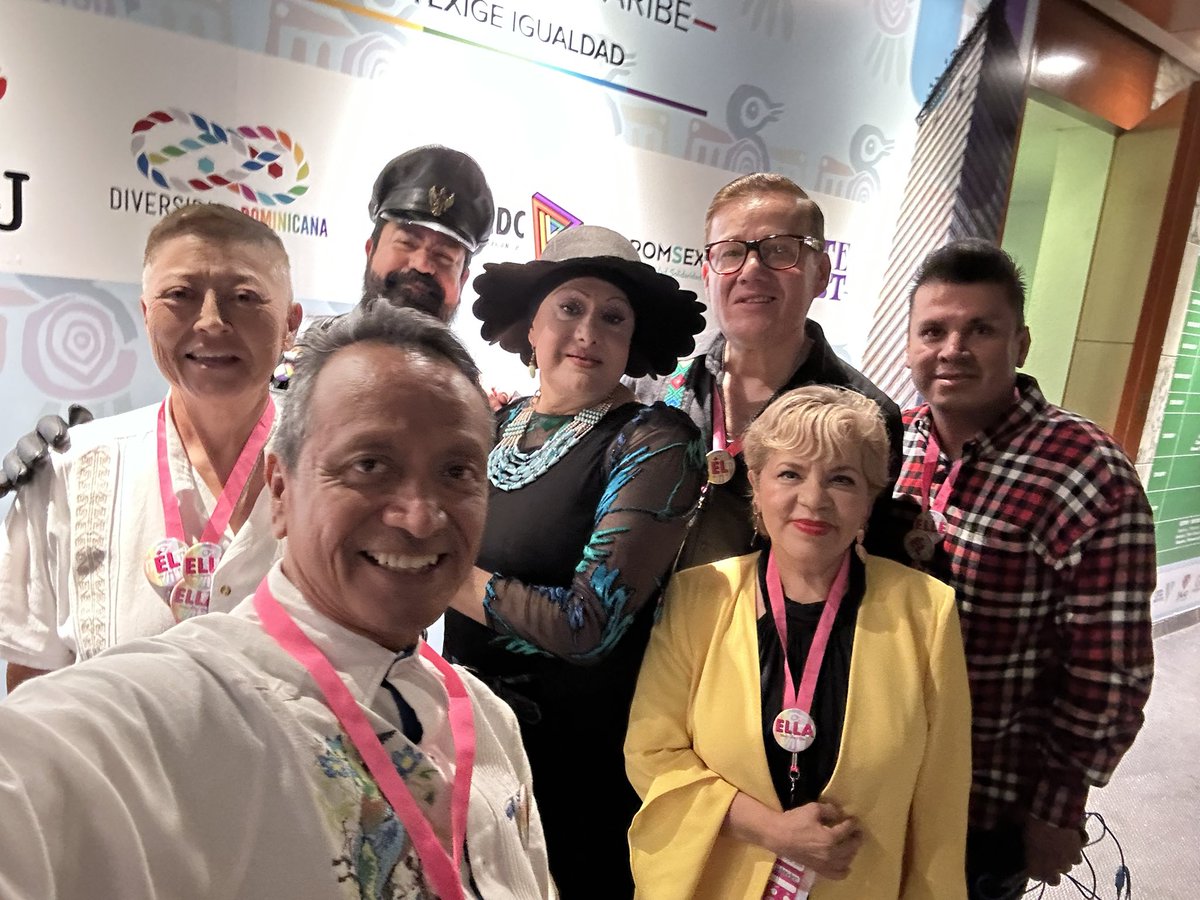 JAIMELOPEZVELA's tweet photo. Histórico el #VIEncuentro de liderazgos políticos #LGBTIQ de las Américas en #CDMX , fortaleciendo enlaces para apuntalar una agenda por la igualdad y la no discriminación , el @cgcdmx nos deleita con emotivo show , la lucha sigue VIVA https://t.co/rDLVXF73OF