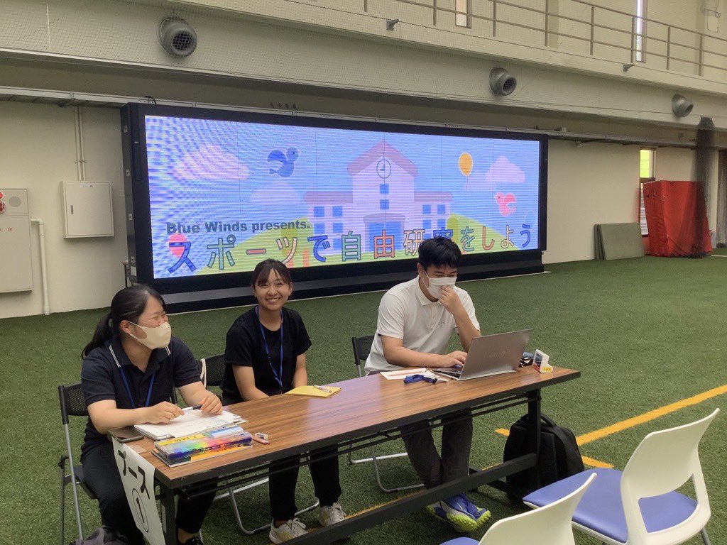 NIFSkouhou's tweet photo. 「Blue Winds presents. スポーツで自由研究をしよう!」
https://t.co/hKcEk9Jtcq
一枚目 まもなく!
二枚目 自由研究相談ブースも好評!
三枚目 #国体イベント体験 #スポーツウェルネス吹き矢
#鹿屋体育大学 #Bluewinds #スポーツ #自由研究 #夏休み体験 #Exseed #かのやならかのーや https://t.co/9DKeVhVyJB