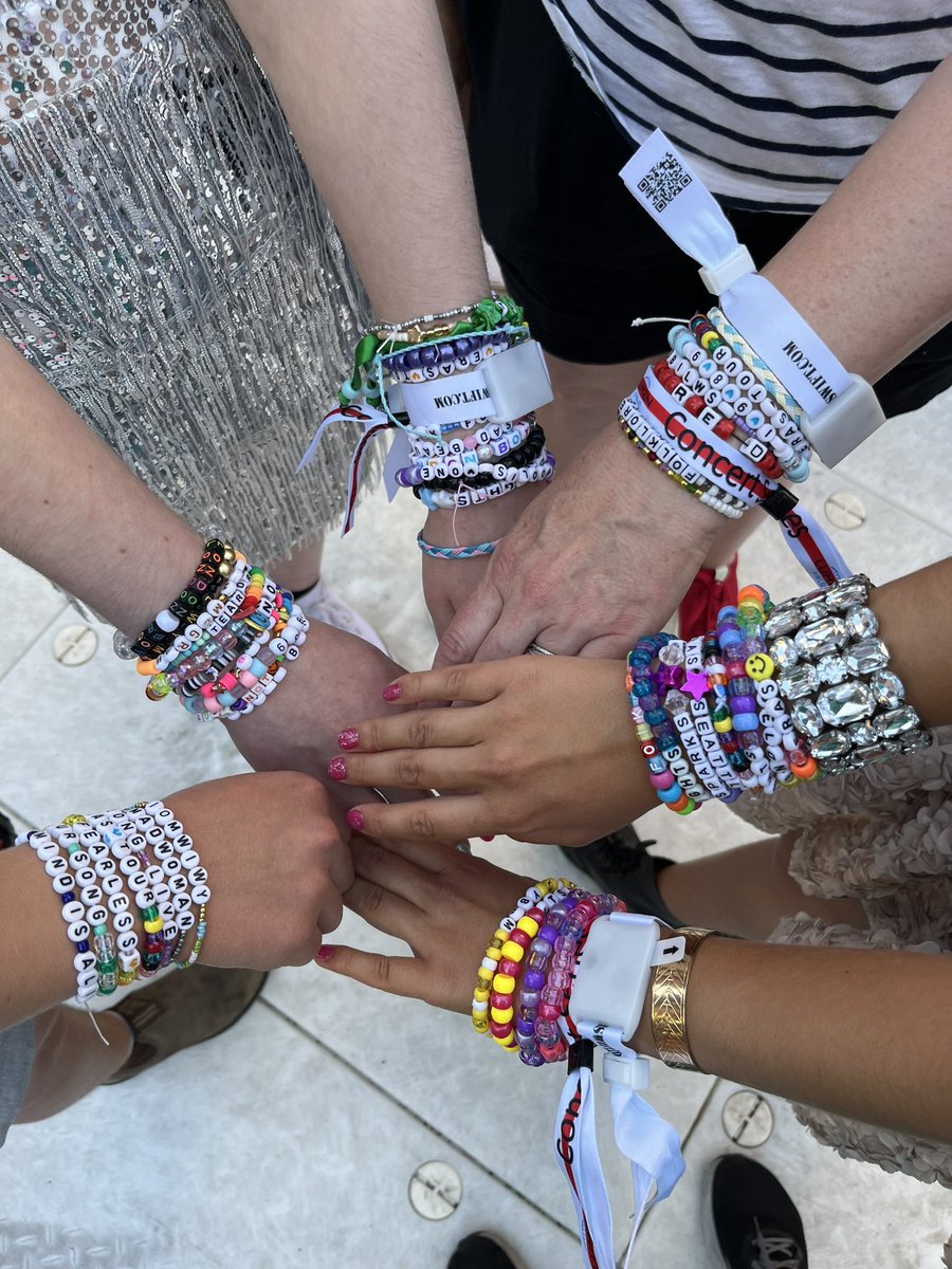 komonews's tweet image. Friendship bracelets at the #TaylorSwiftErasTour show at Lumen Field! Taylor expected in the next 15-20 mins or so #komonews
