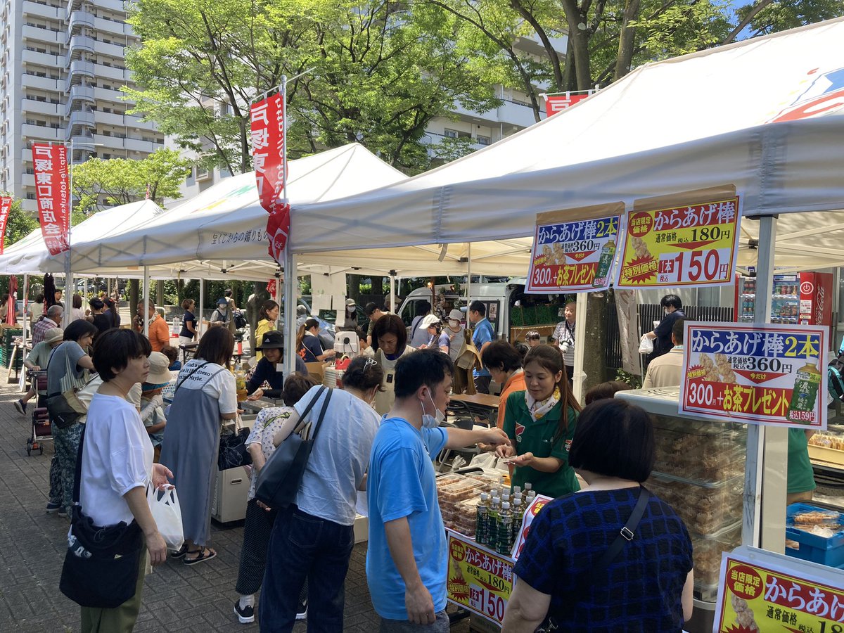 totsukaeastexit's tweet photo. 夏市 in コンフォール上倉田〜真夏の音楽フェス〜

今年は4年ぶりの開催とあり大盛況です❣️ https://t.co/qX4PjbBbEm
