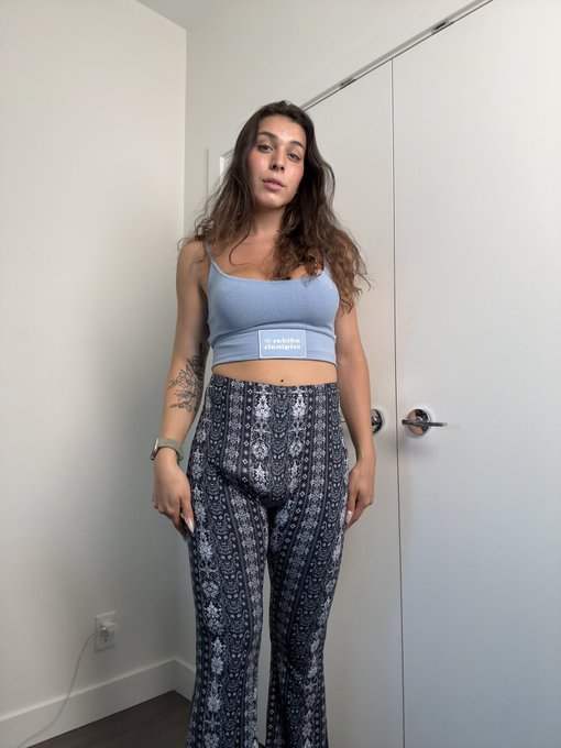 Can you see my bulge in these pants 🫣 https://t.co/dxReCQJc16