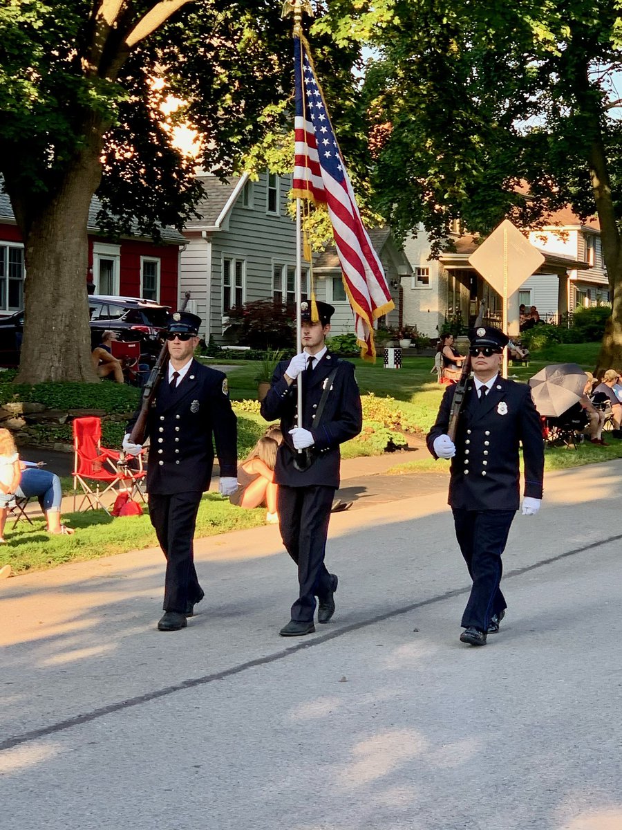 pittsfiredept's tweet photo. Tonight members of our Department participated in East Rochester’s Fire Department Field Day Parade.  Congratulations East Rochester Fire Department on 125 years of service to your community! https://t.co/1xyh0iDFIy