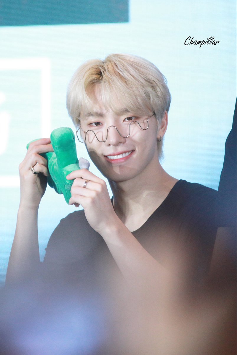 champillar's tweet photo. 230710 이즈위 팬싸
yizhiyu fan sign

#seventeen #세븐틴 #leechan #이찬 #dino #디노 #ディノ https://t.co/tIDQ1joo58