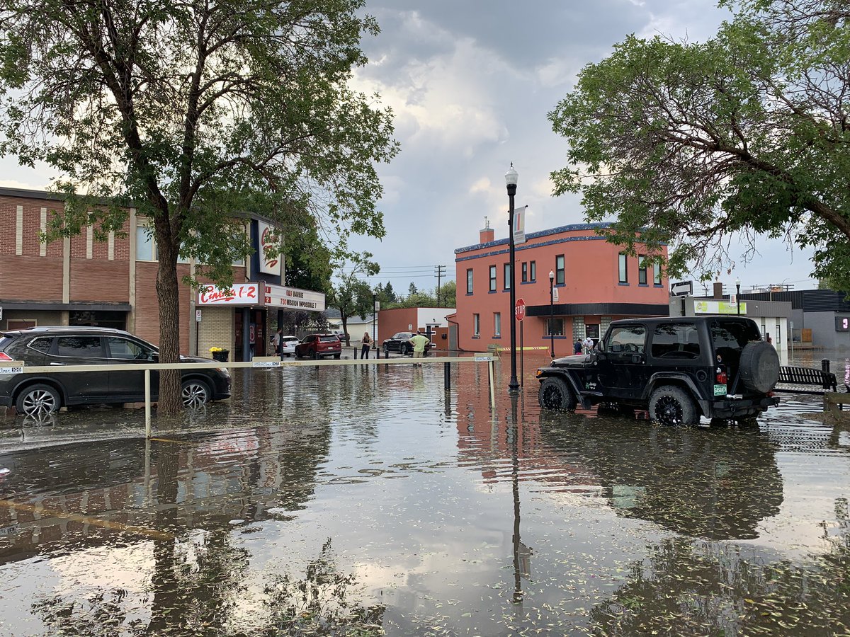 dzammit2's tweet photo. A torrential downpour mixed with some hail hit Swift Current around 6:30 p.m. tonight. #skstorm https://t.co/36wVXu8bXp