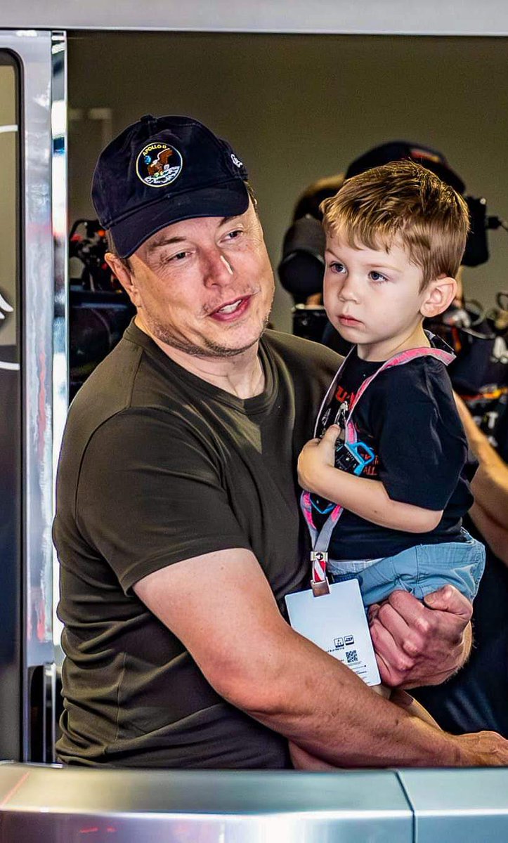 proud dad- <a href="/elonmusk/">Elon Musk</a> 😍❤