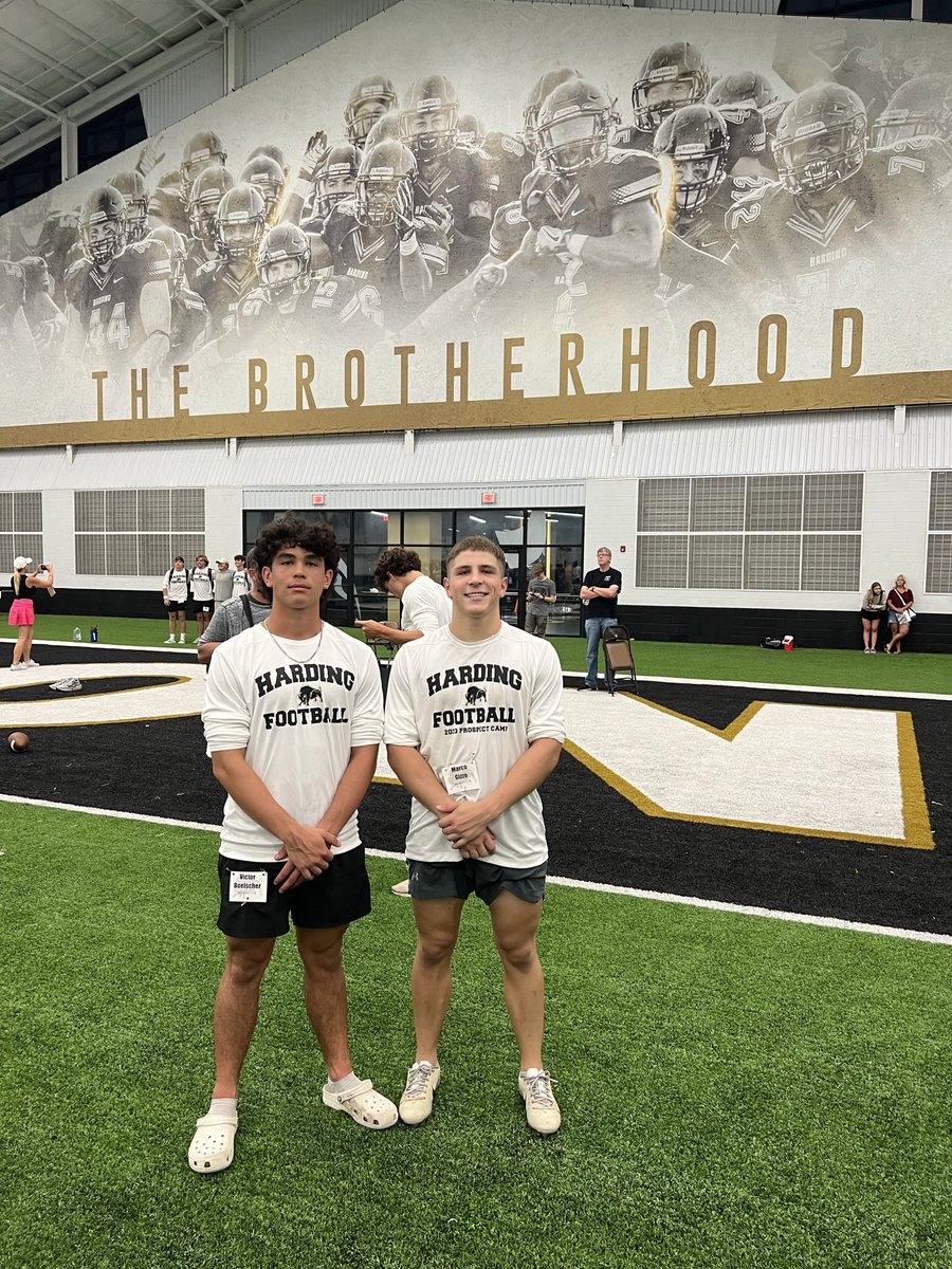 VBoelscher's tweet photo. Thank you @Harding_FB for a great camp, had a great experience.
—

@seancooper_C4 @coachmarkwilk @NicoSummerfield @Coach_Blank @PaulSimmonsHU @DerekThompson_7 https://t.co/93VdVBmvTI