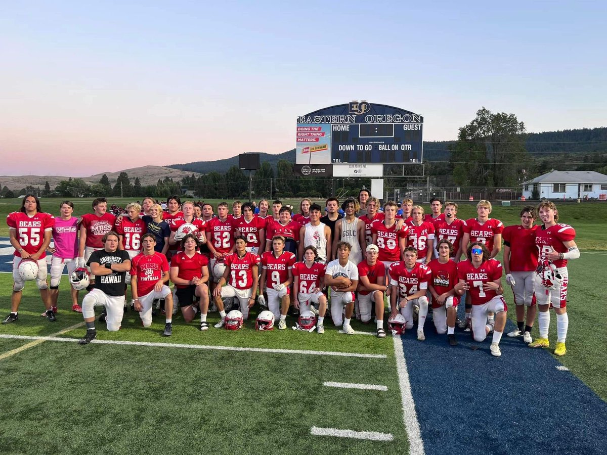 williamlow_'s tweet photo. Thank you @EOUAthletics for the incredible experience. I learned a lot from great coaches and had a blast competing against US teams. 
@BCHSFB @USPORTSca @SportChek #WhatMovesMe #SportchekAthlete https://t.co/EcLW0yKCGa