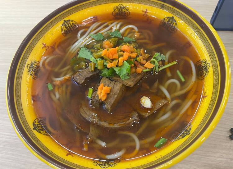 Eat in secret first, or you'll get hungry.😆😋