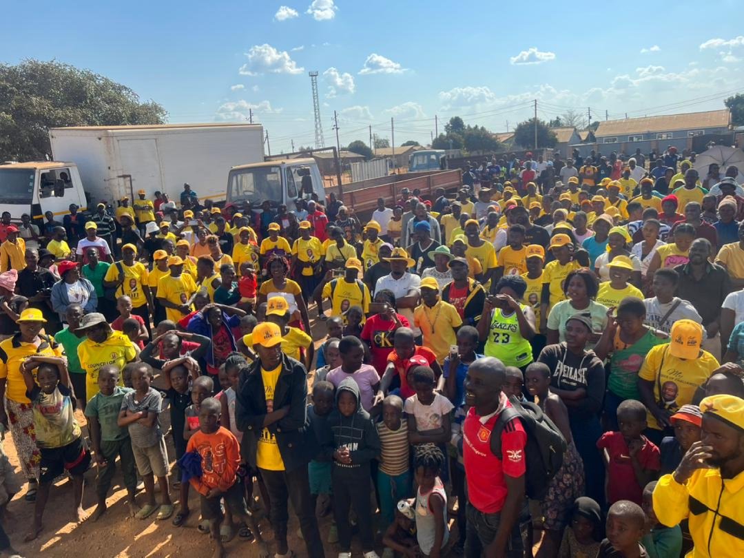 CCC Muzvezve constituency rally, late yesterday

Who said rural areas belong to ZanuPF

People everywhere now want CHANGE 💛