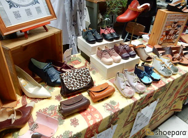 shoepara's tweet photo. 「第15回OLD NEW MARKET presents『日本橋クラフトコレクション』」を訪れました。
https://t.co/ZgcxBfwYkI
コレド室町「仲通り」にて本日23日(��)まで開催★
#靴 #シューズ #革靴 #ハンドメイド #madeinme #BottegaTraModa #MachikoSentou #雪駄 #OLDNEWMARKET #日本橋クラフトコレクション https://t.co/tb6ZSpRDOj