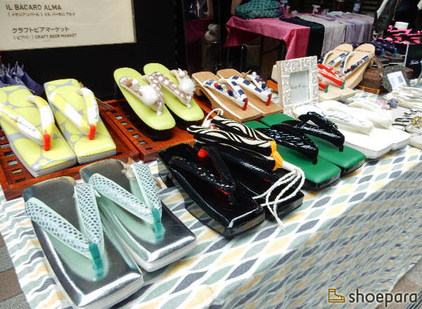 shoepara's tweet photo. 「第15回OLD NEW MARKET presents『日本橋クラフトコレクション』」を訪れました。
https://t.co/ZgcxBfwYkI
コレド室町「仲通り」にて本日23日(��)まで開催★
#靴 #シューズ #革靴 #ハンドメイド #madeinme #BottegaTraModa #MachikoSentou #雪駄 #OLDNEWMARKET #日本橋クラフトコレクション https://t.co/tb6ZSpRDOj