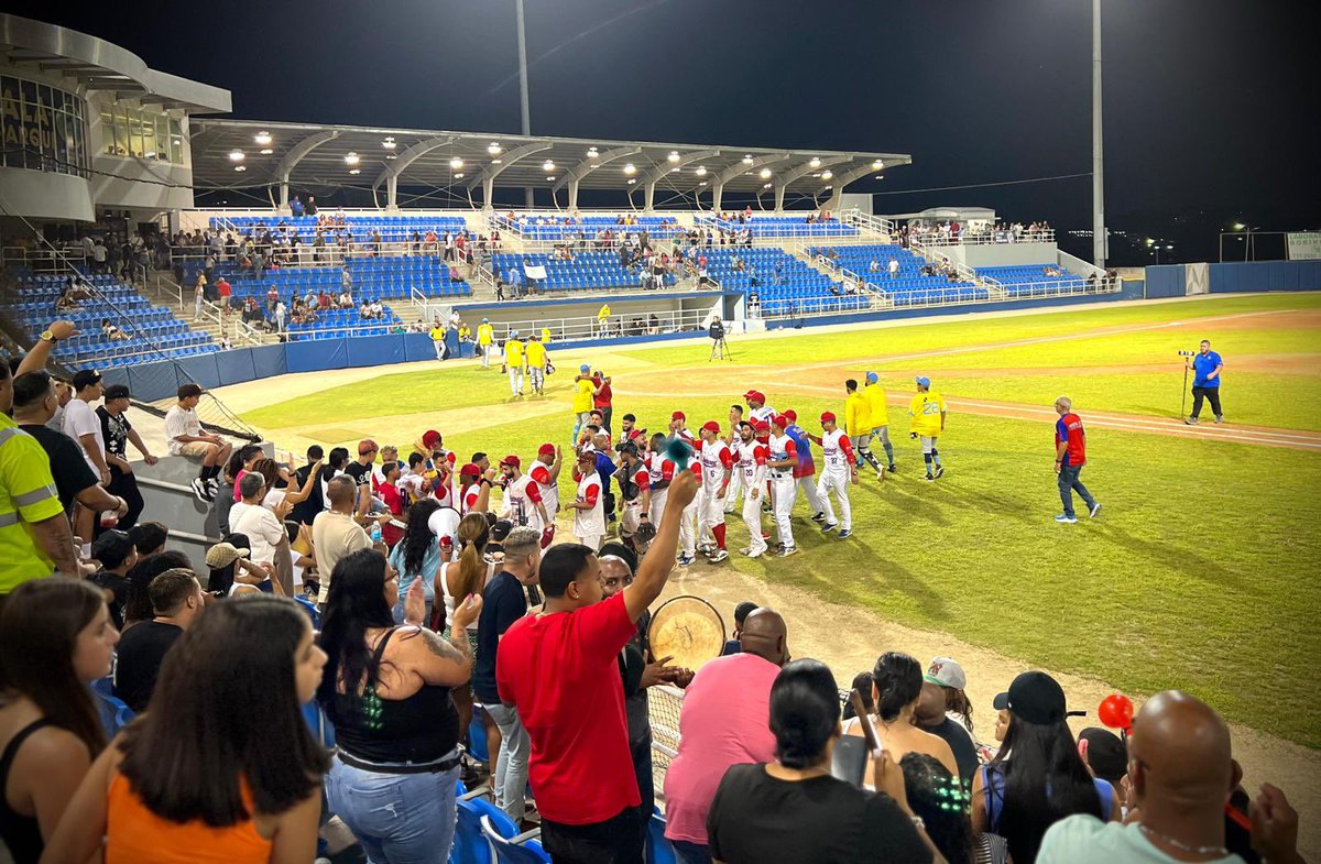 RosachelyRivera's tweet photo. Nuestros Halcones vencen a los Grises de Humacao 2 a 0. ⚾️🔥

#LosG
#GuraboEsDeporte
#VolandoAltiiisimo🦅 https://t.co/P1tLWRPGK7