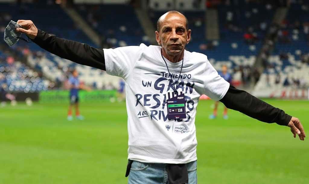 Todos los #Rayados le mandamos un fuerte abrazo y los mejores deseos a nuestro histórico goleador, Mario de Souza Mota “Bahía”, quien busca recuperar su salud.

¡Venga, Bahía!👊🏼 Saldrás de esta más fuerte. 💪🏼✈️

#FuerzaBahía