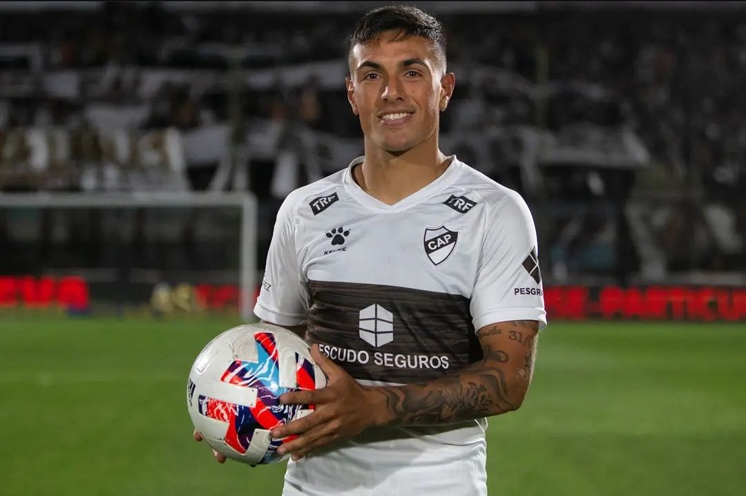 lukitas17_'s tweet photo. AAAH PERO VEN A TISSERA Y SALEN CORRIENDO.

HURACAN CLUB DE MIERDA https://t.co/8OtbXJSdGj