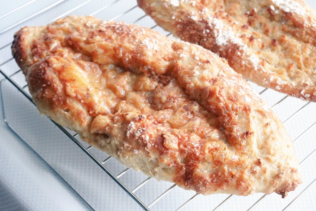 BreadmakerM's tweet image. 失敗続きで、なかなか上手く焼けません😂
一緒に焼いたミートローフを冷たくして食べました😋