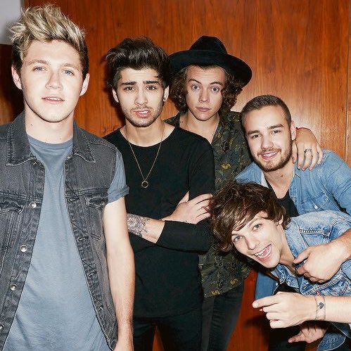 choquei's tweet photo. 🚨FAMOSOS: Há 13 anos One Direction era formado. https://t.co/0CAY90IB2D