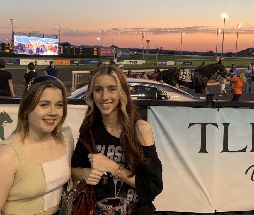 Sheba_EER's tweet photo. Winning photos 💰 #winnercircle #TheMeadowlands https://t.co/PVektufPog