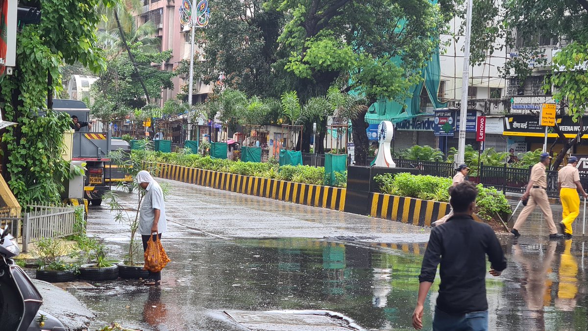 Bhavesh C (@bchampaneri) on Twitter photo Shoddy job done by <a href="/mybmc/">рдорд╛рдЭреА Mumbai, рдЖрдкрд▓реА BMC</a> on shimpoli road junction, borivali west.
No leveling, no water cleaning. Just dumped loose tar grains while it's raining, clicked the photo and went.
<a href="/mybmcWardRC/">Ward RC BMC</a>
No wonder the repaired potholes resurface in few hours / days. Shoddy job done by <a href="/mybmc/">рдорд╛рдЭреА Mumbai, рдЖрдкрд▓реА BMC</a> on shimpoli road junction, borivali west.
No leveling, no water cleaning. Just dumped loose tar grains while it's raining, clicked the photo and went.
<a href="/mybmcWardRC/">Ward RC BMC</a>
No wonder the repaired potholes resurface in few hours / days.