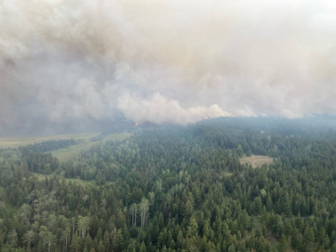 Update - Ross Moore Lake Wildfire is now estimated at 700 hectares and is now 13 km South of #Kamloops (was 24).
Evac Orders and Alerts have been issued by the TNRD and the City of Kamloops.