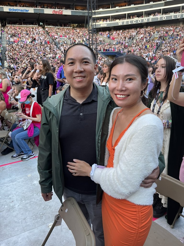 komonews's tweet image. Nick just popped the question during “Love Story!” Congrats Jeanette &amp;amp; Nick! #taylorswifterastour #komonews