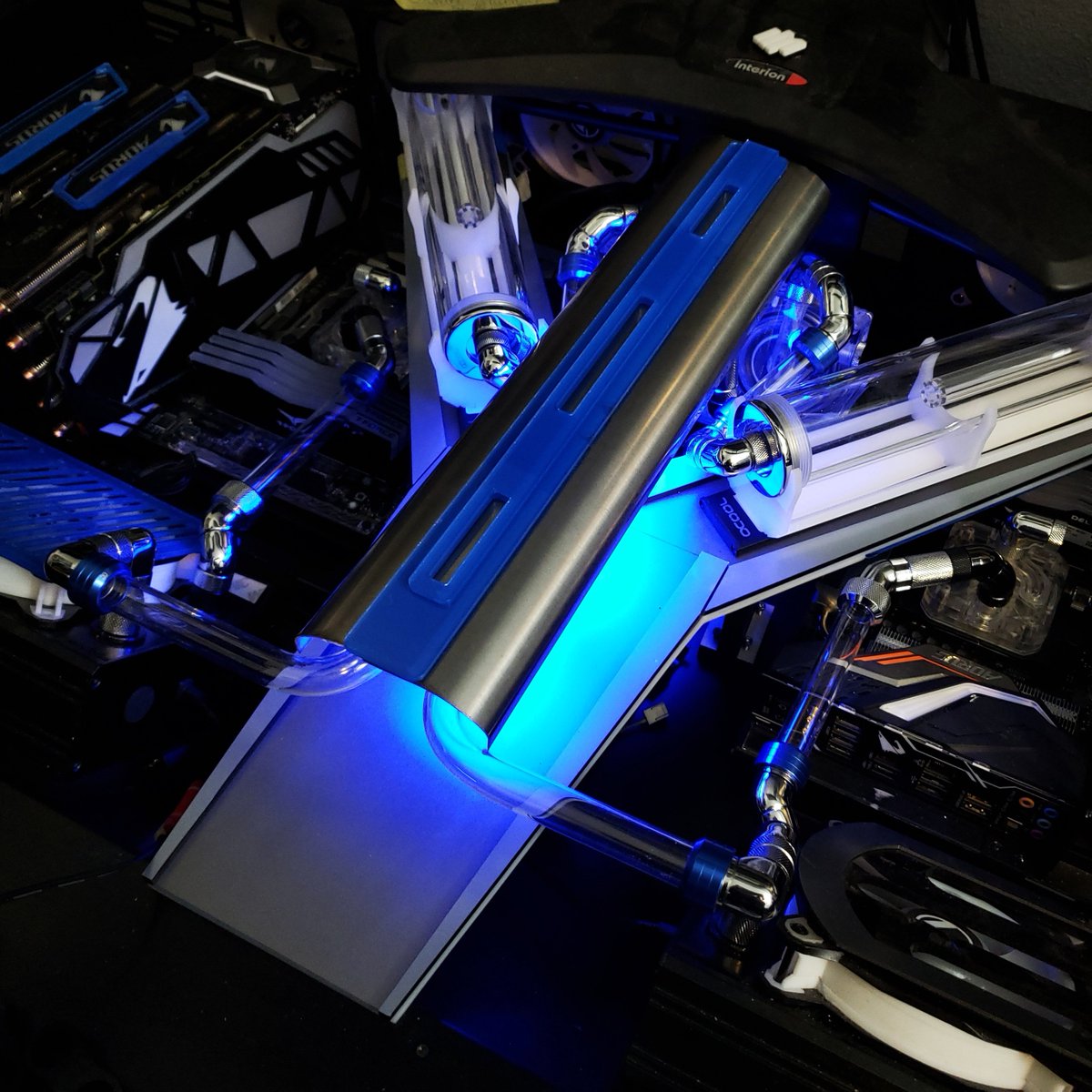 EnviousMods's tweet photo. The Splitr Mod is still looking healthy today!

#enviousmods #teamgroup #modmymods #alphacool #CableMod #lianli #aorus #gigabyte #AMD @AMDGaming @AMD @AMDRyzen https://t.co/vtiSG5zAm9