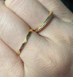 hkxxkrjp's tweet photo. To all bakal pengantin, this is the perfect time to buy cincin murah-murah. 916 gold wehh, Habib pulak tu!!😭🫶✨ https://t.co/Z1fDk2fgPv